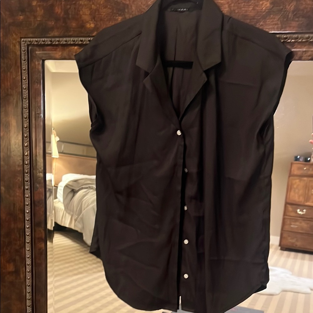 TAHARI -Black Sleeveless Button-Up Shirt size Medium